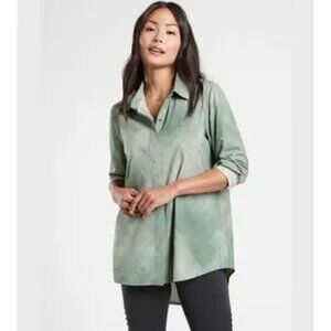 Athleta Urbanite Printed Top  Size Large- NWOT -print: Denali Minimalistic Grey